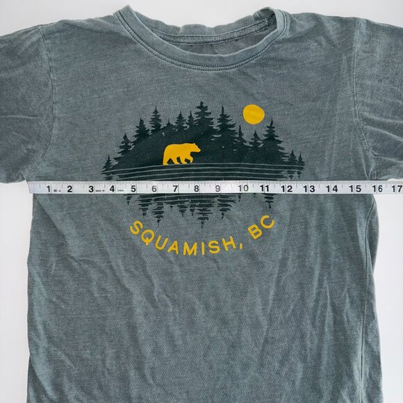 Canada Squamish British Columbia Bear Green Shirt Size Small - Picture 4 of 7